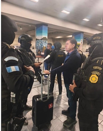 A través de la cooperación internacional entre Colombia, Guatemala y Ecuador, en coordinación con Estados Unidos, la Policía de Guatemala detuvo a Wilson Eduardo Mendoza Barberán quien pretendía viajar hasta Ecuador (@JohnReimberg)