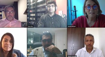 Un panel de editores y