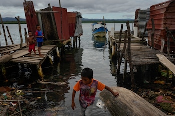 Distritos de una misma provincia pueden registrar diferencias de hasta 60 puntos en pobreza infantil. (AP Foto/Matías Delacroix)