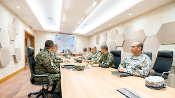 El ministro de Defensa de República Dominicana coordina la vigilancia fronteriza ante la crisis de Haití sin medidas extraordinarias