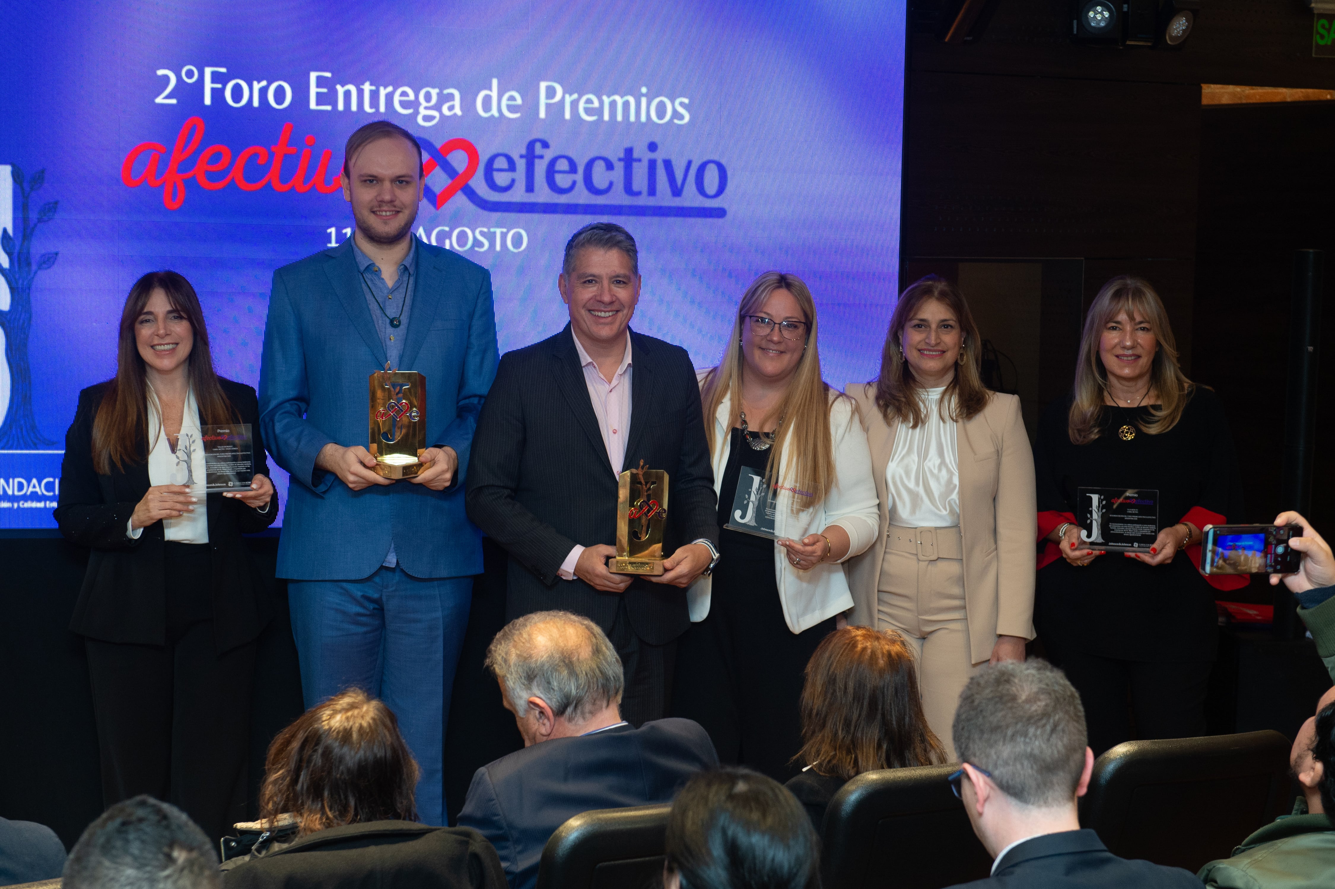 La categoría Voces de la Salud reconoció producciones como Nuestro Reino, dirigida por Maximiliano Wurzel, y el colectivo Saludable Sustentable de Gama Digital, encabezado por Guillermo Lobo, por visibilizar los desafíos y las oportunidades de una atención sanitaria centrada en las personas