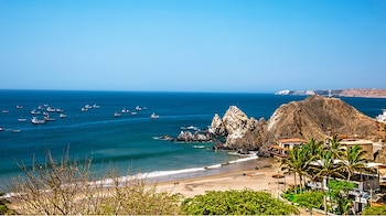 A pesar de este descenso parcial de temperaturas, todavía se mantienen áreas con valores por encima del promedio, sobre todo en el norte del país.