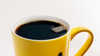 ¿El café puede realmente levantarte