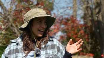 Martina, joven de 28 años que vive en un caserío a 600 metros de altitud (The Pillow)