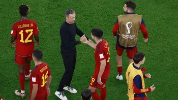 Luis Enrique felicita a Carlos