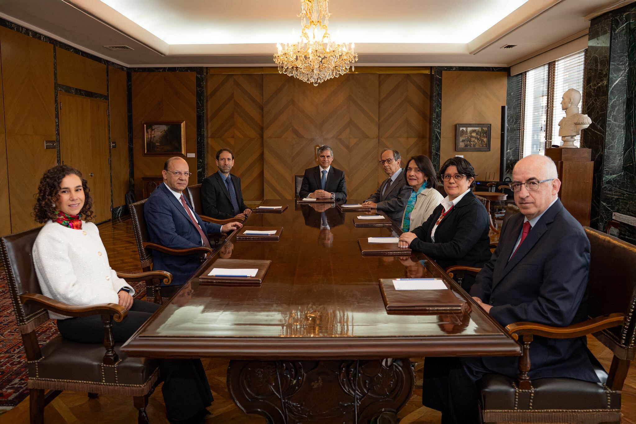 La Junta Directiva del Banco de la República ahora está conformada por Bibiana Taboada, Germán Ávila (ministro de Hacienda), Mauricio Villamizar, César Giraldo, Olga Lucía Velásquez, Laura Moisá y Leonardo Villar (gerente general) - crédito Banco de la República