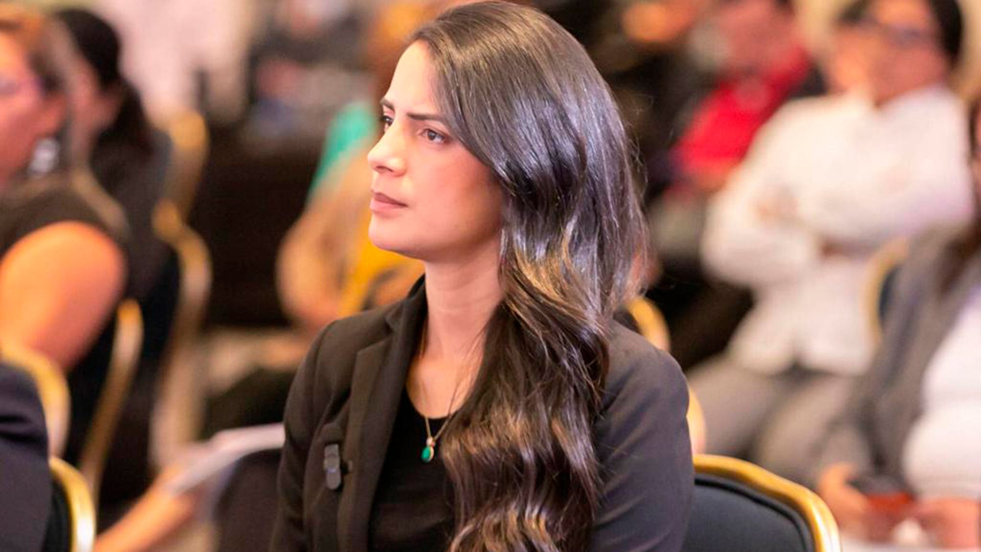 La diputada Claudia Ortiz es líder entre la oposición salvadoreña dentro de la Asamblea Legislativa.