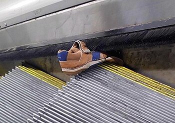 La zapatilla de un niño