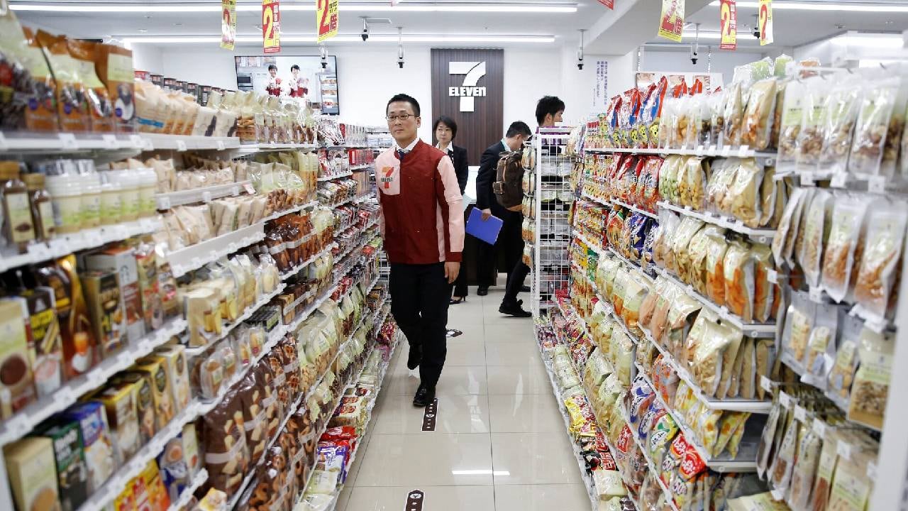 La reducción neta de 440 tiendas marca el quinto año consecutivo en que 7-Eleven clausura más locales de los que inaugura en Estados Unidos y Canadá. (Reuters)