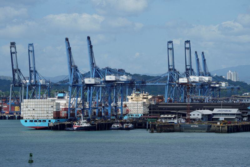 FOTO DE ARCHIVO: Una vista del Puerto de Balboa es fotografiada después de que CK Hutchison Holdings Ltd de Hong Kong acordó vender sus intereses en un operador portuario clave del Canal de Panamá a un consorcio respaldado por BlackRock Inc en la región, Ciudad de Panamá, Panamá. 4 de marzo de 2025 (REUTERS/Enea Lebrun/Archivo)