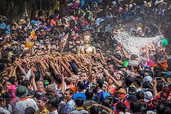 La fiesta del Songkran simboliza