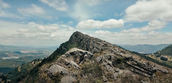 Muchos visitantes contratan guías o