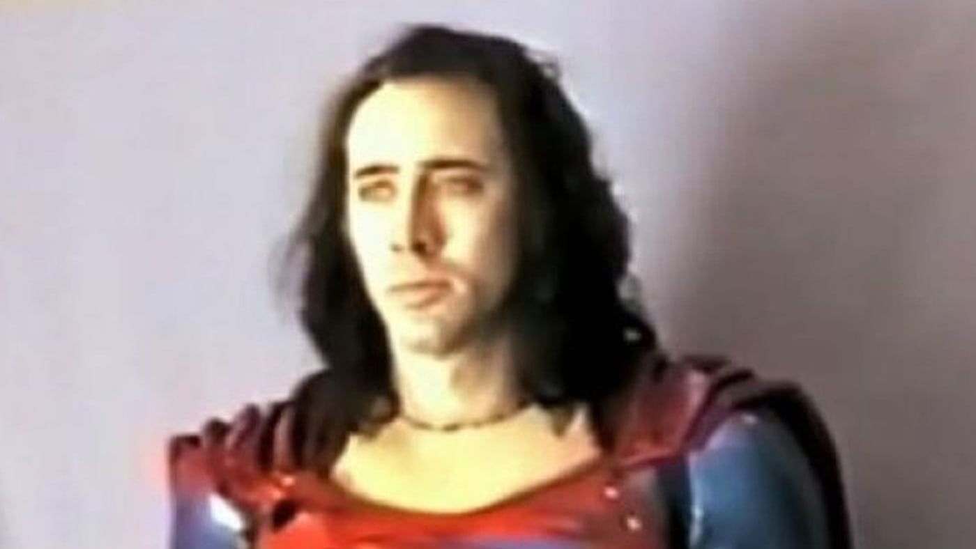 El guion de Kevin Smith para Superman Lives incluía a Superman volando y con su traje clásico, y no contenía la araña gigante atribuida a Jon Peters