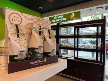 Bisquets Obregón nació en 1945