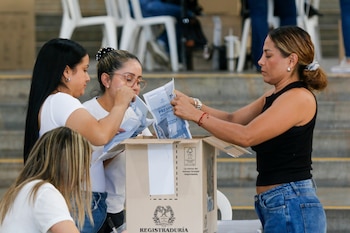 Abelardo de la Espriella obtuvo 10,3 millones de votos —el 43,74%— en la primera vuelta del 31 de mayo de 2026, resultado que superó todas las proyecciones de las encuestadoras y reflejó una transferencia masiva de votos del centro-derecha hacia su candidatura en los últimos días de campaña - crédito EFE