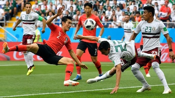 Los aficionados mexicanos podrán seguir los partidos de la Selección Nacional ante Sudáfrica, Corea del Sur y el ganador del repechaje en la pantalla grande. (AP Photo/Martin Meissner)