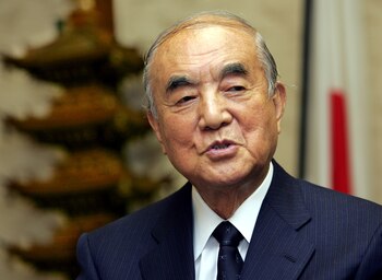 El ex primer ministro japonés