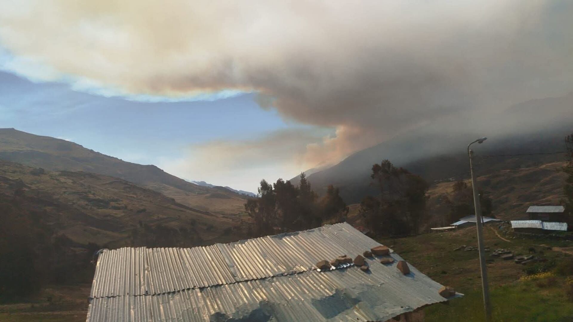 El fuego comenzó el 5 de diciembre por la tarde/noche en el sector Yurac Cancha (Pira).