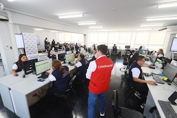 Supervisores de Contraloría en la sede de la ONPE.