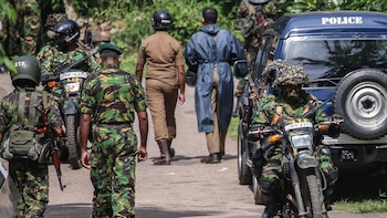 La Policía de Sri Lanka impone el toque de queda en medio de graves disturbios en la gran cárcel de Mahara