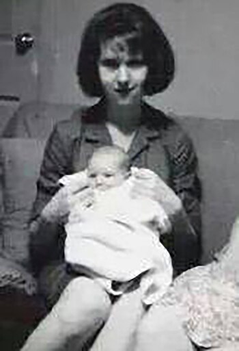 Loretta Jones junto con su