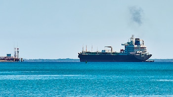 Un buque petrolero arribó a