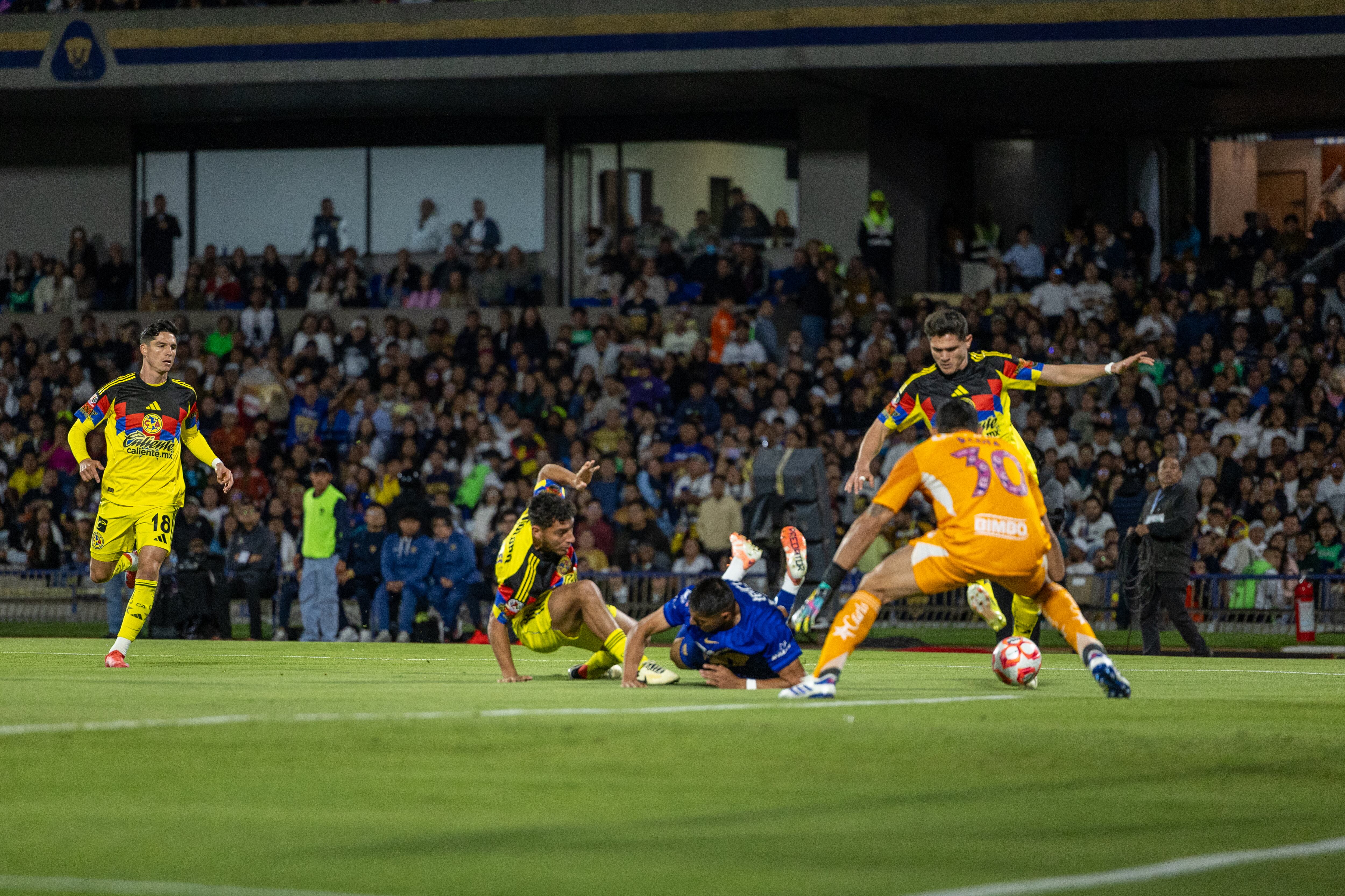 El técnico azulcrema aseguró que el sistema de videoarbitraje fue determinante en el resultado del Clásico Capitalino. (Foto: Diego Cedrix)
