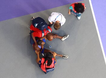 Noah Lyles terminó exhausto (REUTERS/Fabrizio Bensch)