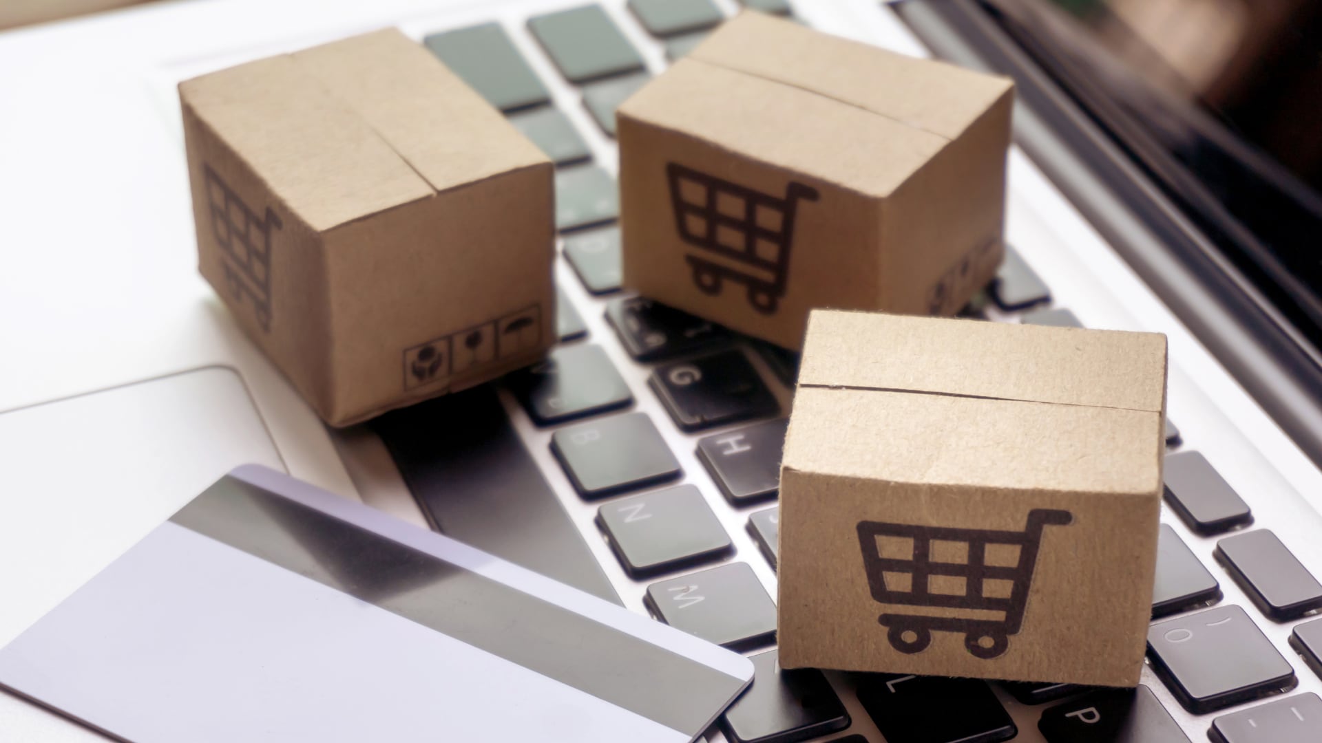 Más allá de las ofertas: empresas ajustan estrategias ante una demanda fragmentada, ¿qué pesa más, precio, stock o entrega?