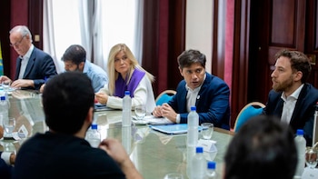 Axel Kicillof, junto a la
