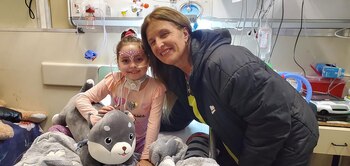 Jhoselin Sofía junto a Analía