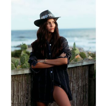 Zaira Nara eligió sombrero y