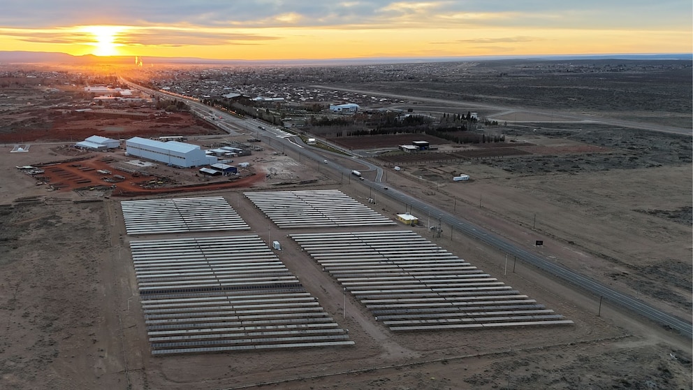 Neuquén avanza con capital extranjero para ampliar el parque solar de Cutral Co hasta 30 MW