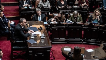 El jefe de gabinete argentino niega haber cometido irregularidades ante la Cámara de Diputados