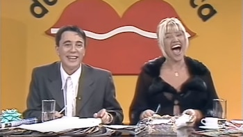 Marcelo Polino y Nazarena Vélez conducían con un estilo informal y desinhibido el programa De boca en boca, por ATC, en 1998. Siempre con mucho humor, presentaban las noticias más importantes de la farándula