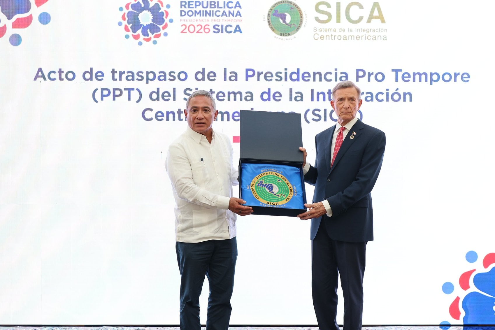 El encuentro entre El Salvador y Belice se realizó en el acto de traspaso de la Presidencia Pro Tempore del SICA celebrado en territorio salvadoreño. /(SICA)