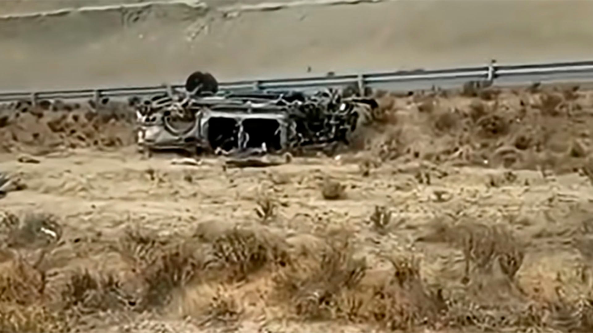 El vehículo en el que viajan los árbitros dio varios vueltos tras perder el control, según testigos