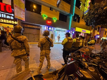 En Villa El Salvador, más