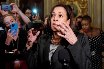La vicepresidenta Kamala Harris presenció