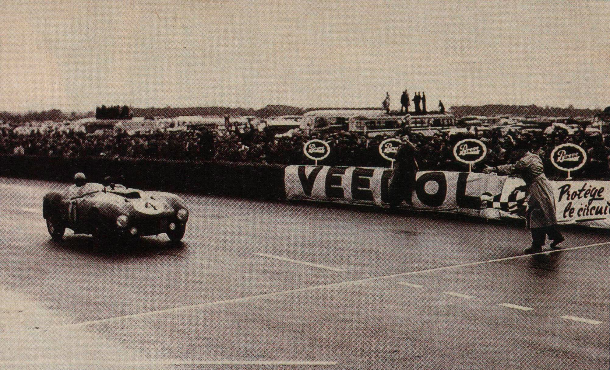 Otro hito: su victoria en las 24 Horas de Le Mans. Es el único argentino en ganar la legendaria carrera francesa (Archivo CORSA).