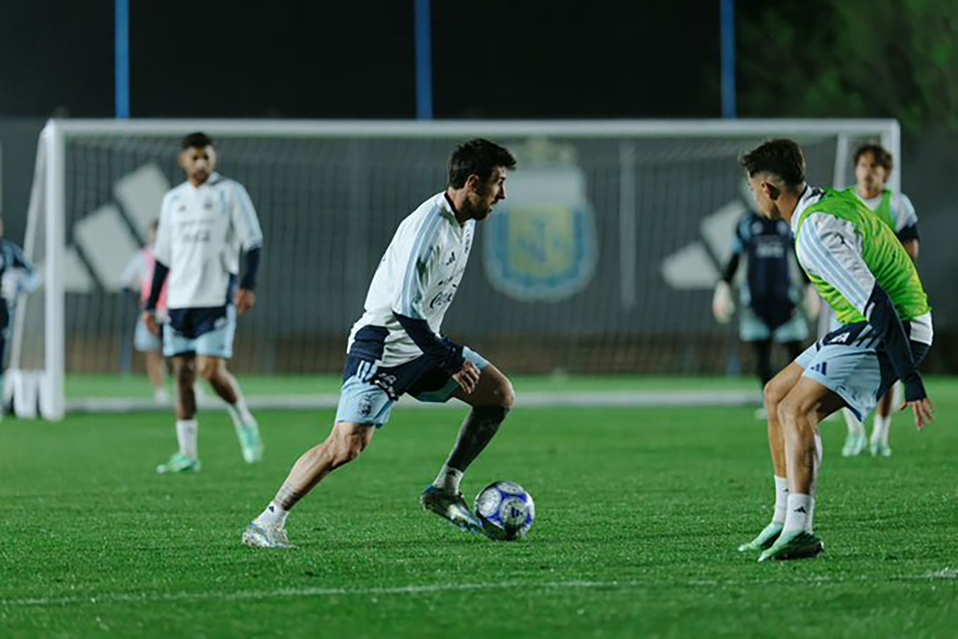 La AFA organiza un homenaje especial para la despedida del capitán que contará con la presencia de excompañeros como Ángel Di María (X: @Argentina)
