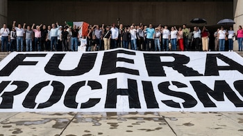 “Fuera Rochismo”: Protesta en Palacio de Gobierno exige perfil sin nexos con Rocha Moya