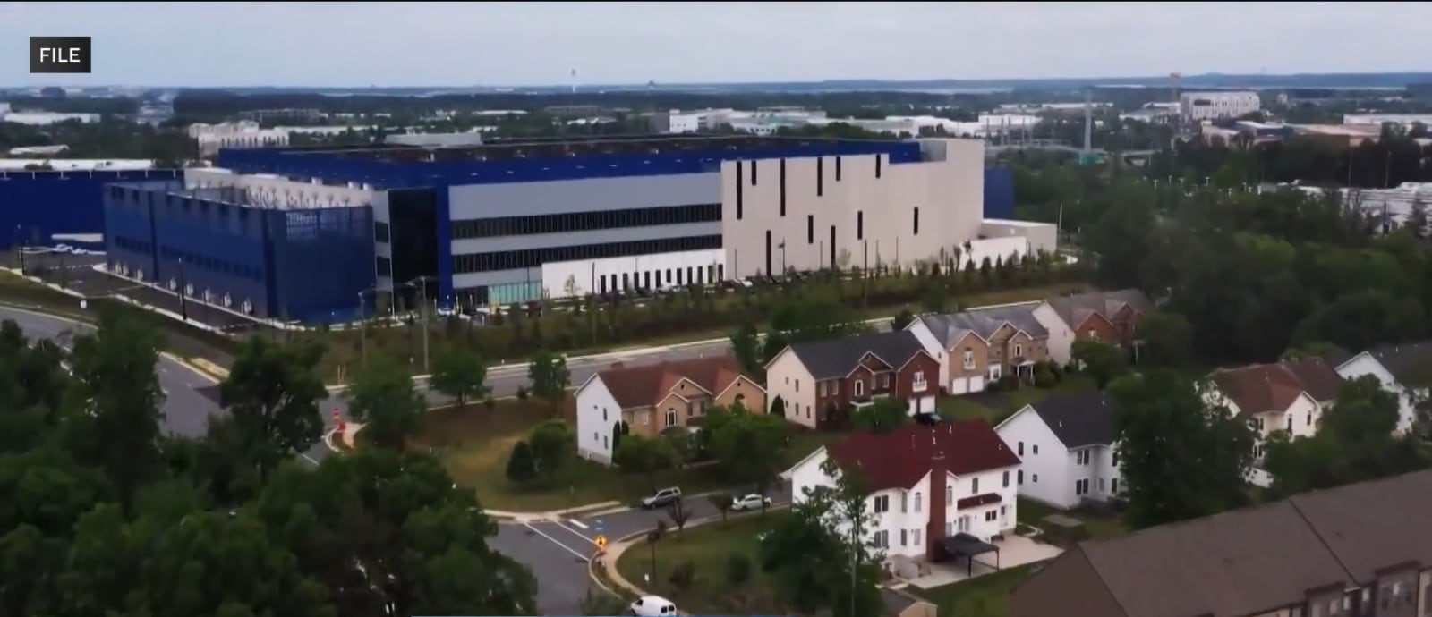 Elk Grove Village distribuirá tarjetas de regalo de USD 200 a 14.000 hogares con fondos derivados de la venta de inmuebles tecnológicos (Captura de video)