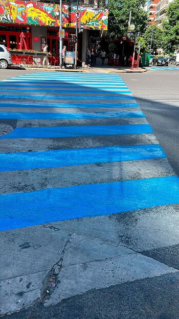 El cruce peatonal fue pintado