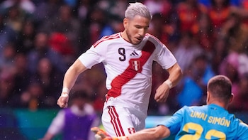 Adrián Ugarriza hizo sincera autocrítica tras fallar gol en Perú vs España y advirtió: “Trataré de plasmar lo que hago en mi club”