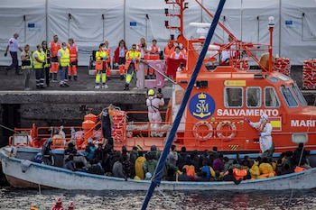 Un cayuco a su llegada