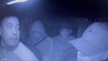Video: engañaron a un chofer de aplicación con un falso viaje, le pusieron un cuchillo en el cuello y le robaron a bordo de su auto