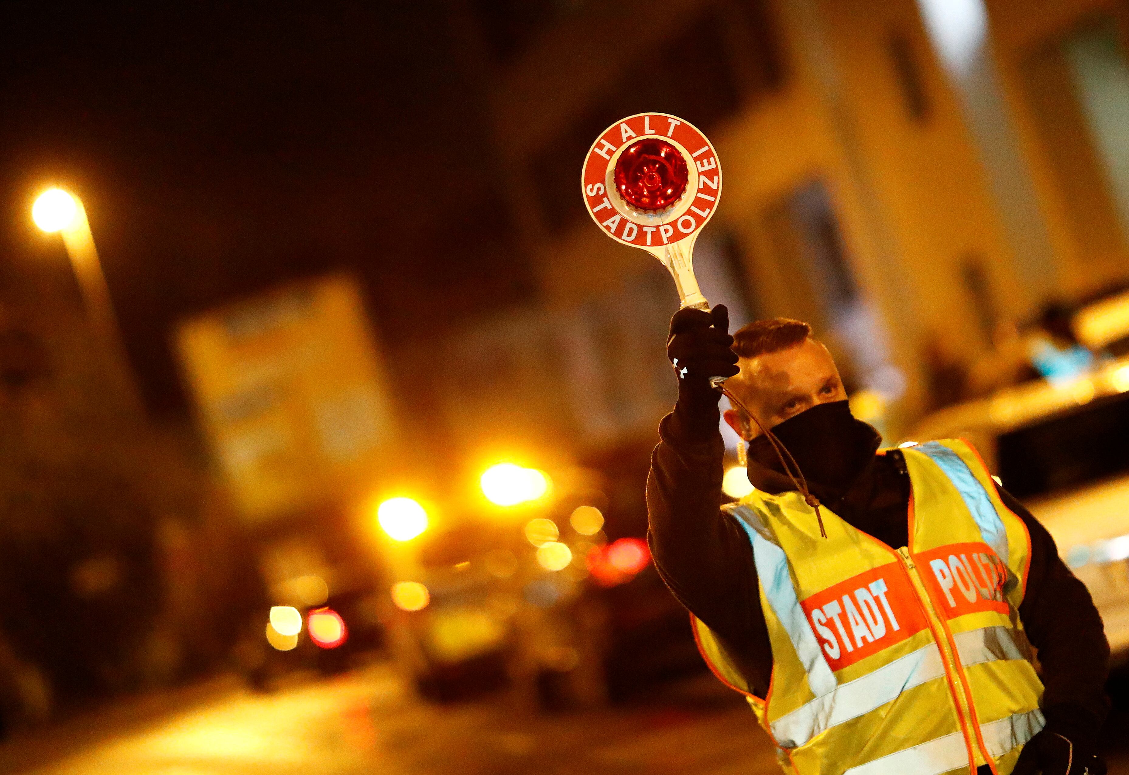 Policía alemana trabajando en 2020. REUTERS/Kai Pfaffenbach