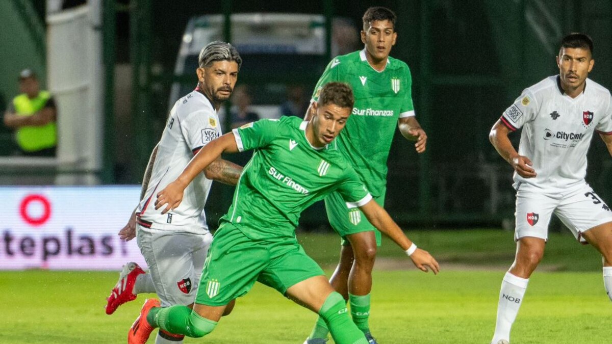 Banfield goleó 3-0 a Newell’s y se afirmó en la cima del Grupo A del Apertura 2025