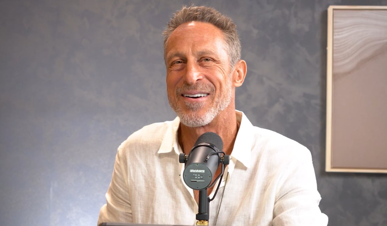 El médico Mark Hyman aconseja reducir los almidones y sumar grasas como la palta y los frutos secos (YouTube/@drmarkhyman)